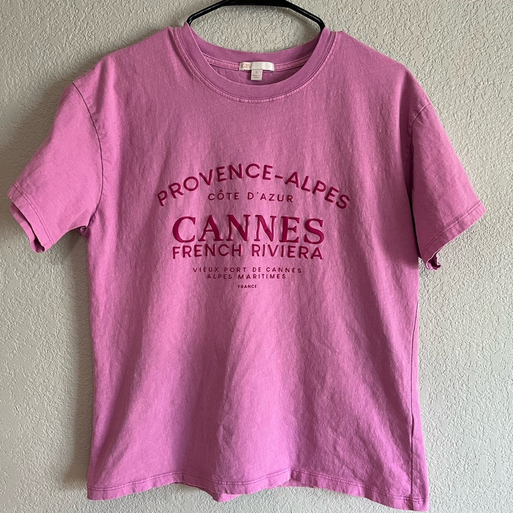 Small graphic tee